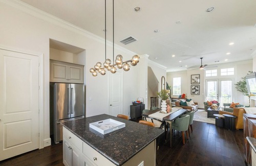 Central Southwest Casa | Lux cozy 3b/3.5b Safe Haven Near NRG & Med Center