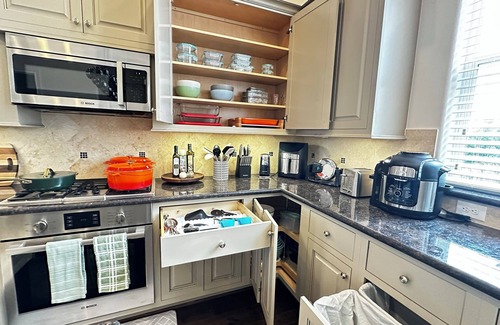 Central Southwest Casa | Lux cozy 3b/3.5b Safe Haven Near NRG & Med Center