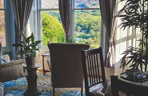 Dolgellau Cama Y Desayuno | Lux double&lounge area /en suite.fab hosts/stylish interiors..incredible views
