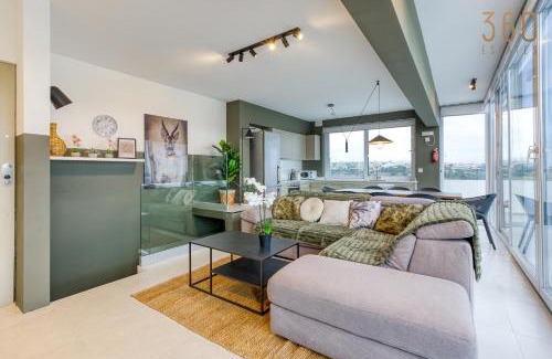 San Gwann Apartamento | LUX Duplex Penthouse w/Expansive Rooftop Terrace by 360 Estates