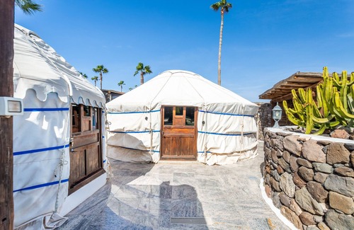 Haria Apartamento | LUX Eco Twin Yurt, Piscina, Parque de juegos, a sólo 300mt de la playa de arena/restaurantes/barra d