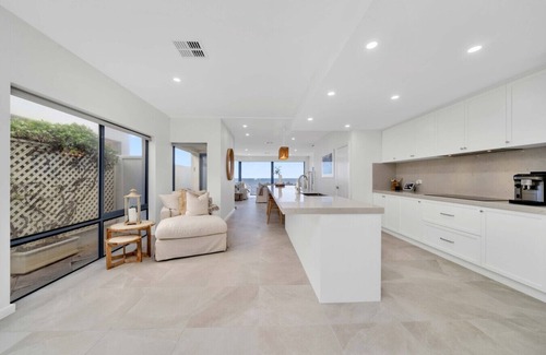 North Brighton Apartamento | Three-Bedroom Luxurious Beachfront Holiday Home