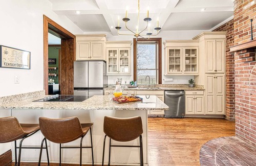 Lawrenceburg Casa | Lux Estate-Poker Room-Hot Tub-near Bourbon Trail