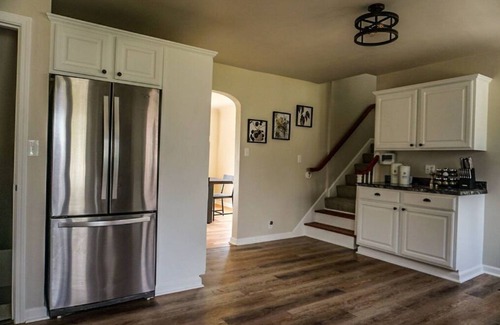 Butte Casa | Lux family retreat, hot tub, specular views. Spacious home on the golf course.