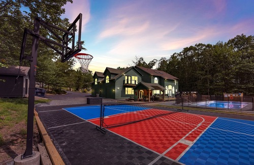 Canadensis Casa | Prelaunch Prices! Heated Pool, Pickleball, Hot Tub