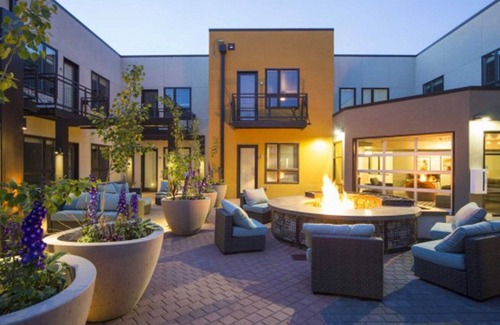 West Highland Apartamento | Lux Highland Studio w/ Gym & Business Center, walk to bars, by Blueground