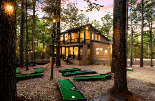 Pickens Casa | LUX,Hot Tub,ATV,Hiking,Pickleball,Firepit,Arcade