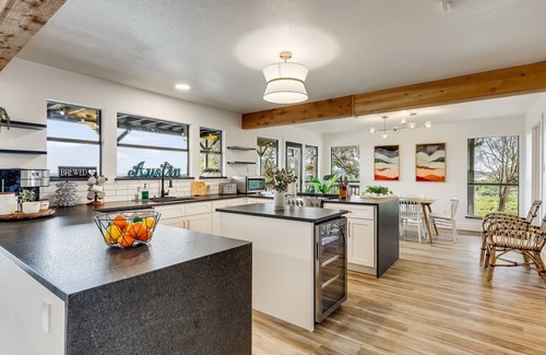 Leander Casa | Lux, Hot tub, Infinity Pool, Putting Green