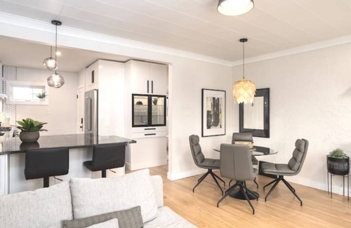 Edmonton Casa | Lux House Near It All: Park/Walk/Chill/Explore