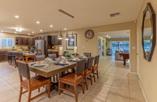North Scottsdale Casa | LUX 8 BR, TODAS las camas King-Sleeps 18, Mt Vistas, Bañera de hidromasaje, Putting Green, fogatas, mesa de billar, juegos