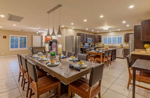 North Scottsdale Casa | LUX 8 BR, TODAS las camas King-Sleeps 18, Mt Vistas, Bañera de hidromasaje, Putting Green, fogatas, mesa de billar, juegos