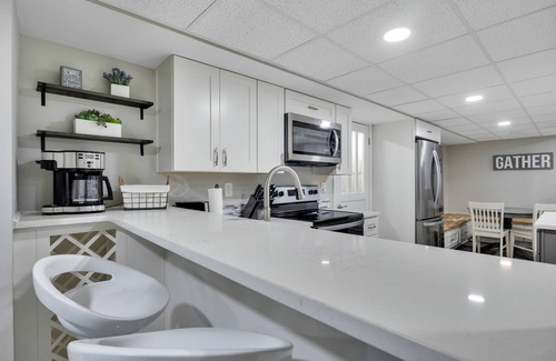 Smyrna Casa | Lux Lake Laurel retreat-King-Dogs Welcome! Sleep 6