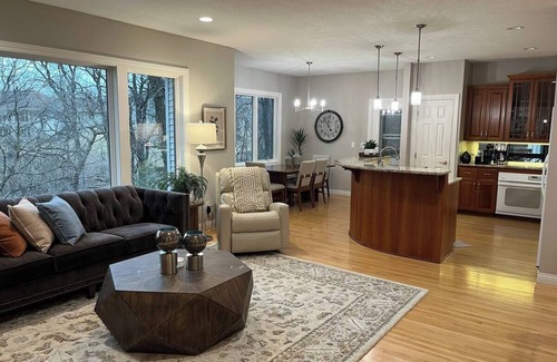 Rochester Casa | Lux Living With Beautiful Views