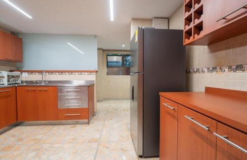 Las Lomas I Apartamento | Lux Lleras l Daily Cleaning l AC l Visitrs Allowed