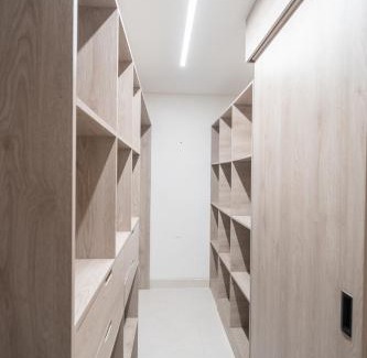 Las Lomas I Apartamento | Lux Lleras l Daily Cleaning l AC l Visitrs Allowed