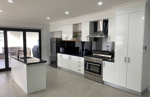 Broken Hill Casa | Lux Modern 4 Bedroom home n3 minuts to all Sopping centres