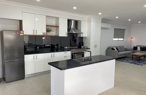 Broken Hill Casa | Lux Modern 4 Bedroom home n3 minuts to all Sopping centres