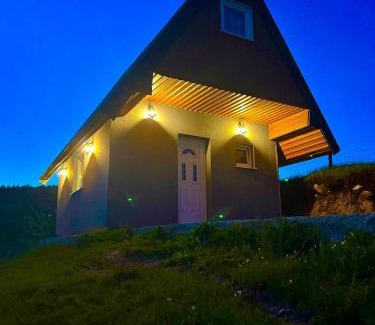Ninkovici Chalet De Esquí | Lux Montis