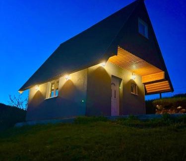 Ninkovici Chalet De Esquí | Lux Montis