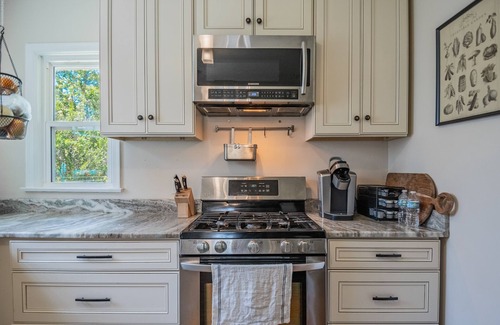 Southbank Casa | Lux Oasis: Heated Pool, Spa/Hot Tub, and Grill Retreat