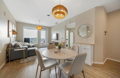 North Park Apartamento | LUX Oasis North Park, King Beds, Workspaces, Parking