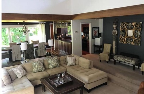 Pittsford Casa | Lux Pittsford Gem Spacious Beautiful interior