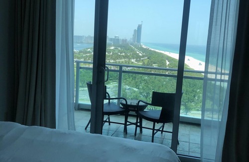 Bal Harbour Hotel | Suite panorámica de 2 dormitorios con vista al mar en el piso 12 del Ritz Carlton Bal Harbour