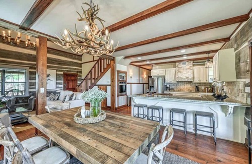 Fredericksburg Cabina | 315 Deer Road Main House · Lux Ranch w/Hottub|AlamoSprings