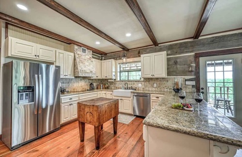 Fredericksburg Cabina | 315 Deer Road Main House · Lux Ranch w/Hottub|AlamoSprings
