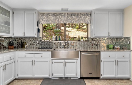 Nevada City Cabina | Lux Retreat with Sauna, Game Rm, BBQ Grill, Deck Dining, Fire pit, Close to Lake