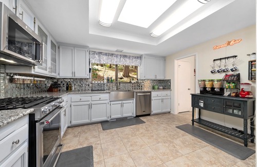 Nevada City Cabina | Lux Retreat with Sauna, Game Rm, BBQ Grill, Deck Dining, Fire pit, Close to Lake