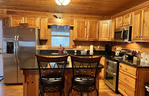 Ellijay Cabina | LUX River Front Cabins~Family Reunions~Retreats~Weddings Slps 22+ Books Quickly
