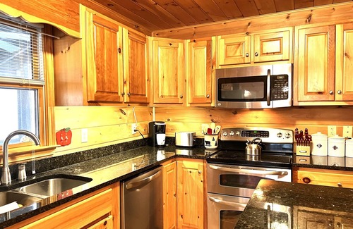 Ellijay Cabina | LUX River Front Cabins~Family Reunions~Retreats~Weddings Slps 22+ Books Quickly