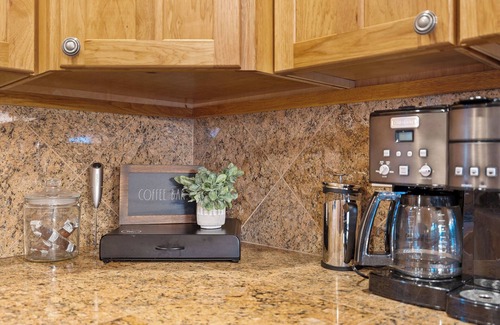 Olney Cabina | Lux Riverfront Cabin w/ Hot Tub