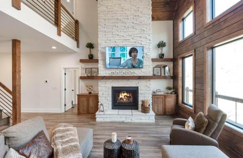 Lansing Casa | Lux Riverfront Retreat- Hot Tub, Game Room, Views!