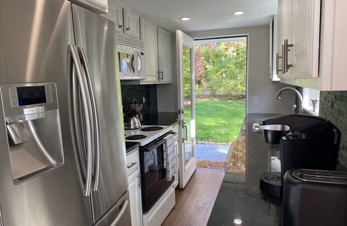 Bonnet Shores Cabaña | Lux Romantic Waterfront Cottage - Bonnet Shores, Narragansett RI
