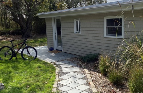 Bonnet Shores Cabaña | Lux Romantic Waterfront Cottage - Bonnet Shores, Narragansett RI