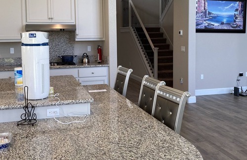 Brentwood Casa | Lux Room & steam bathroom