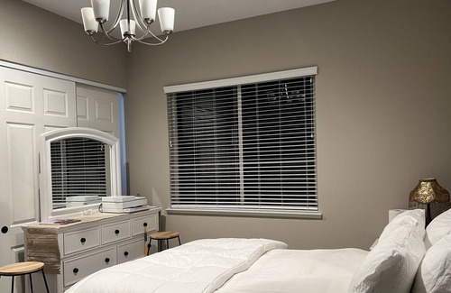 Brentwood Casa | Lux Room & steam bathroom