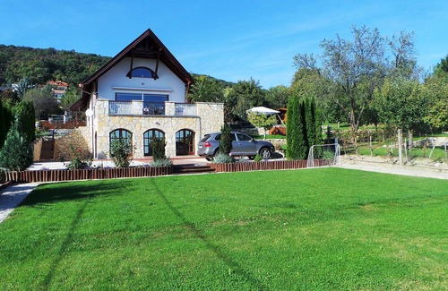 Balatonfured Villa | Lux Amplia villa de 4 dormitorios con impresionantes vistas al lago, 4 baños, S / Piscina, Sala de juegos