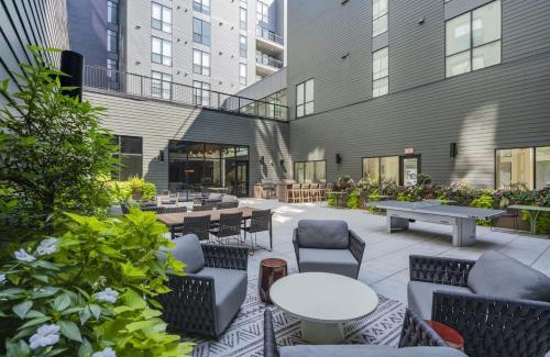 East Liberty Apartamento | LUX Studio King Bed Free Parking Gym New