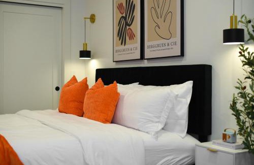 East Liberty Apartamento | LUX Studio King Bed Gym Free Parking