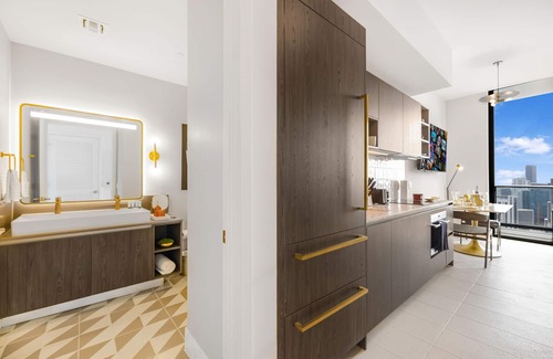 Downtown Miami Apartamento | Lux Studio W City Views and Pool