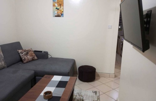 Mbotela Apartamento | Lux Suites 1 Bedroom Apartment Attic Place South B