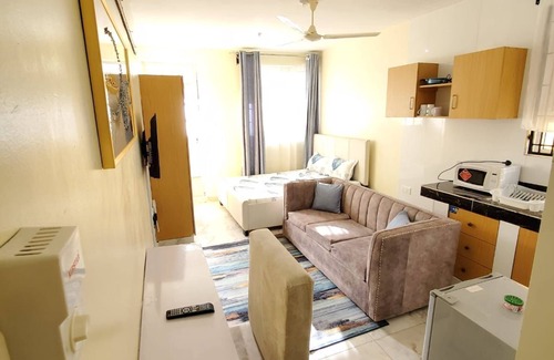 Bamburi Apartamento | Lux Suites Carina Studio Apartments