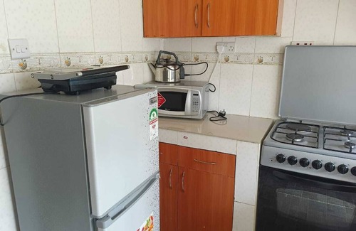 Nairobi Apartamento | Lux Suites MacDade Apartments
