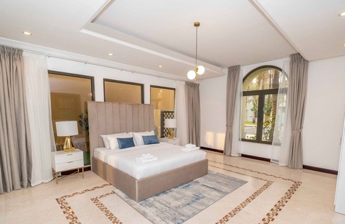 Palm Jumeirah Villa | LUX The Luxury Sunny Shores Palm Villa