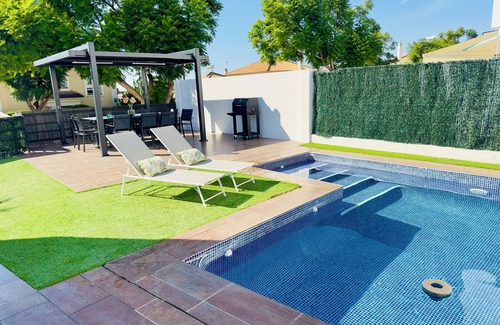 Dos Hermanas Chalet De Esquí | Lux Villa with Year-Round Heated Pool, beautiful outdoor space & Game Room