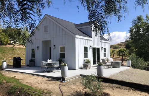 Temecula Casa | Lux Vineyard Escapes-Stylish Modern Barn