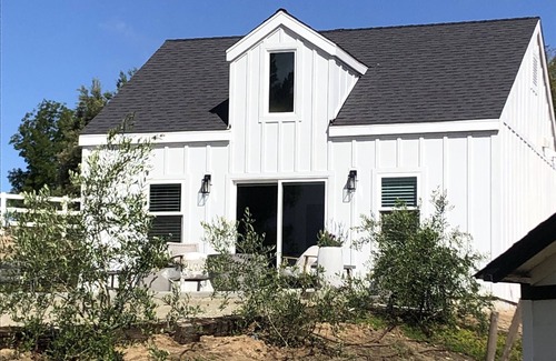 Temecula Casa | Lux Vineyard Escapes-Stylish Modern Barn